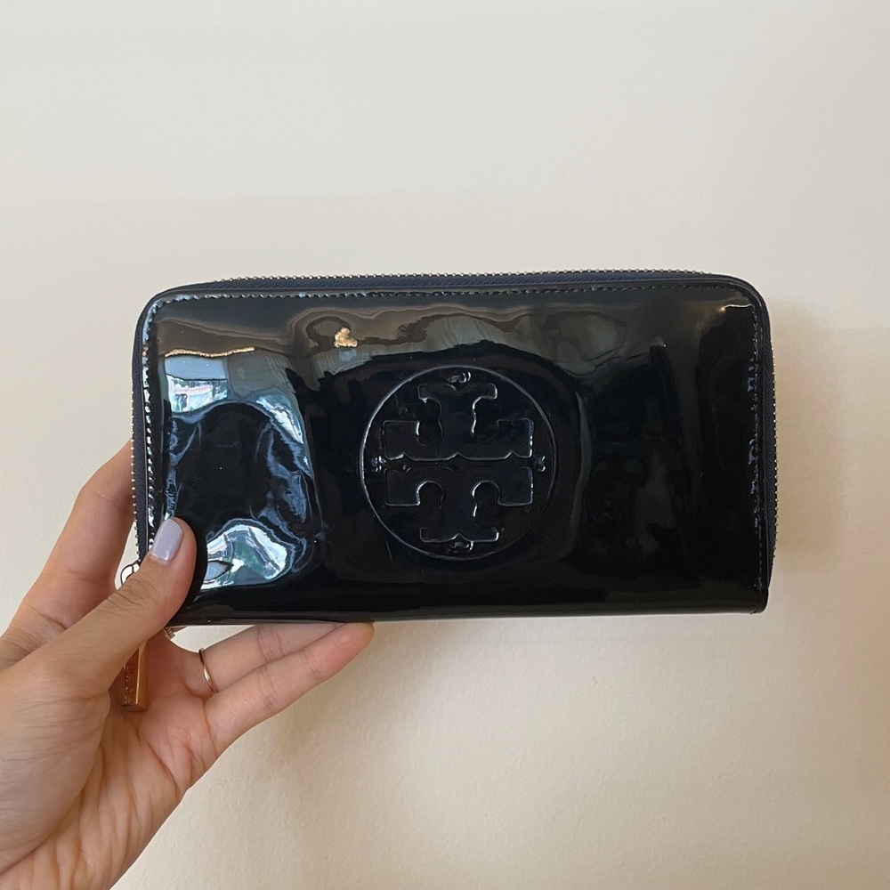 Tory Burch | Navy Patent Leather Zip Wallet